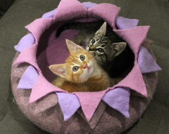 Handcrafted Natural Wool Cat Cave Bed (Size M) – Soft, Warm, Eco-Friendly Design