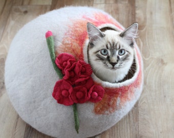 Felted cat bed/ Cat Cave/ Cat furniture/ Pet lover gift/ Eco friendly wool/ Handcrafted cat bed/ Natural undyed wool /Pet gift/ Pet house