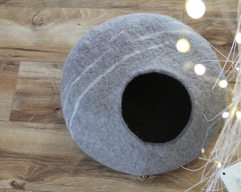 Modern cat house/ Eco friendly cat cave/ Marbled felted cat bed/ Pet house/ Natural wool/ Handcrafted cat bed/ Undyed wool/ Gift idea/