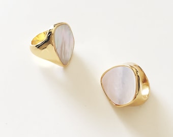 Mother of pearl Statement Ring, MOP RING, Gold Signet Ring, MOP Signet Ring