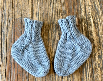 Gender neutral baby socks, light grey