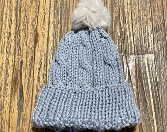 Gender-neutral baby beanie, hand knit, 0-6 months.