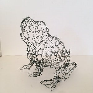 Frog topiary
