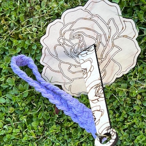 Portahilos SVG, diseño floral de rosas, organizador portátil para tejer a crochet, archivo cortado con láser, regalo de descarga instantánea para artesanos.