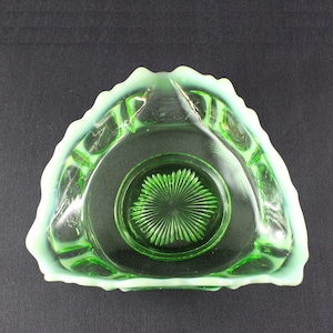 Antique EAPG Jefferson Glass &#39;Dolly Madison&#39; #271 Green Opalescent Bon Bon Dish