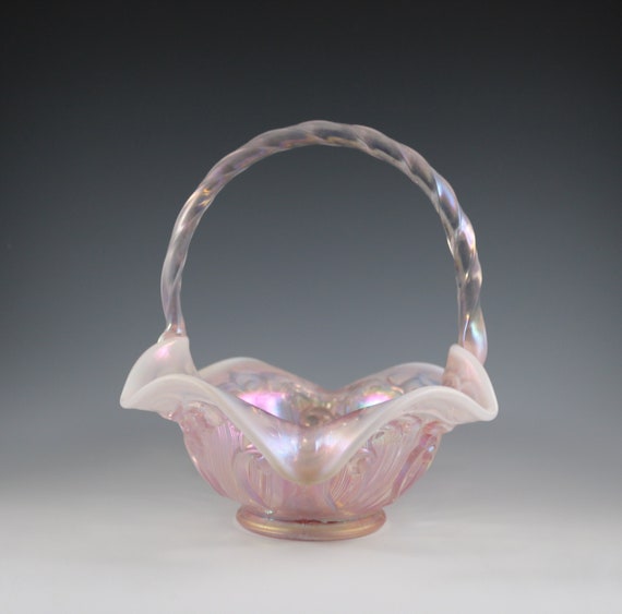 希少！フェントン ピンク色クレストバスケット アンティークfenton アメリカ Vintage Fenton Handmade Pink Champagne Satin Lily of the Valley