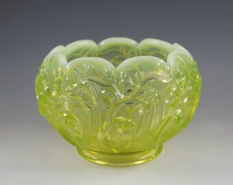 GLOWING - Vintage Fenton Handmade Topaz "Vaseline" Opalescent Lily Of The Valley Rose Bowl