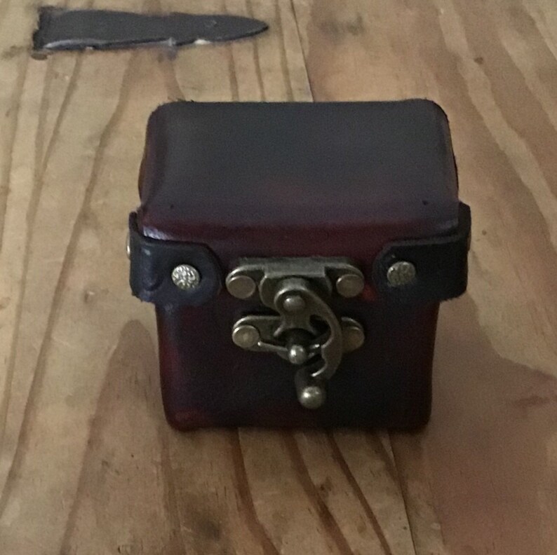 ring box leather