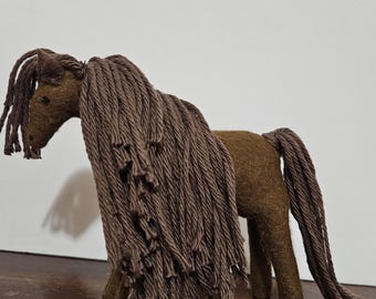 Caballo de peluche de fieltro: crin de hilo, juguete de peluche