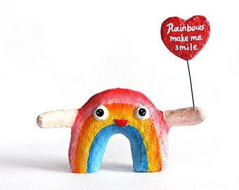 Pappmaché glückliche Regenbogen Figur, Regenbogen bringen mich zum Lächeln, Cheer Up Geschenk, erhebende Geschenke, Pappmaché Skulptur, Langstrecken Umarmung