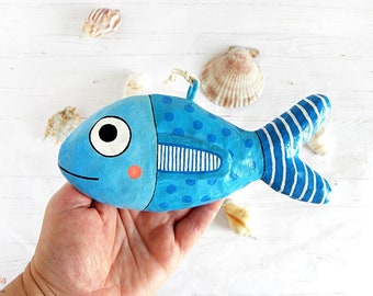 Blauer Fisch aus Pappmaché, Fisch-Wandbehang, skurriler Fisch aus Pappmaché, Tierdekoration, Papierskulptur, Kunst aus recyceltem Papier