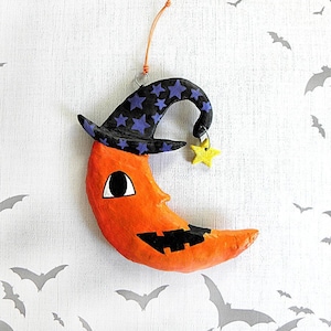 Luna di cartapesta con cappello da strega e stella, ornamento lunare per Halloween, Happy Halloween, scultura in cartapesta, scultura stravagante