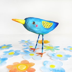 Decorazione di uccello blu in cartapesta, scultura di uccello in piedi, decorazione di uccelli, arte di uccelli blu, opera d'arte di uccelli stravaganti, regalo unico, arte riciclata