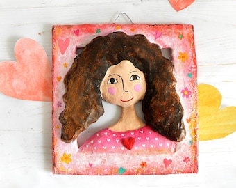 Pappmaché Frau Portrait im Rahmen für die Wand, 3D Frau mit braunem Haar, Papiermaché Frau Skulptur, Frau Portrait Wandkunst