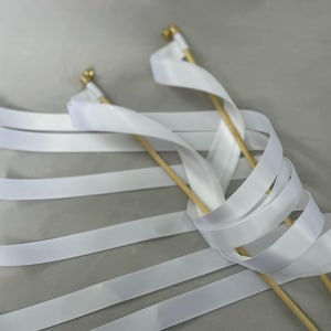 50 Stück handgefertigte Hochzeits-Zauberstäbe mit Bändern und Glocke, Luftschlangen,Zauberstäbe,Brautparty, Fotorequisite