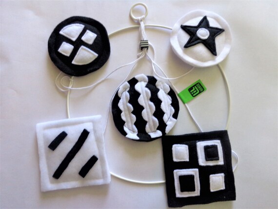 Montessori Bebe Noir Et Blanc Mobile Cinq Formes Seulement Etsy