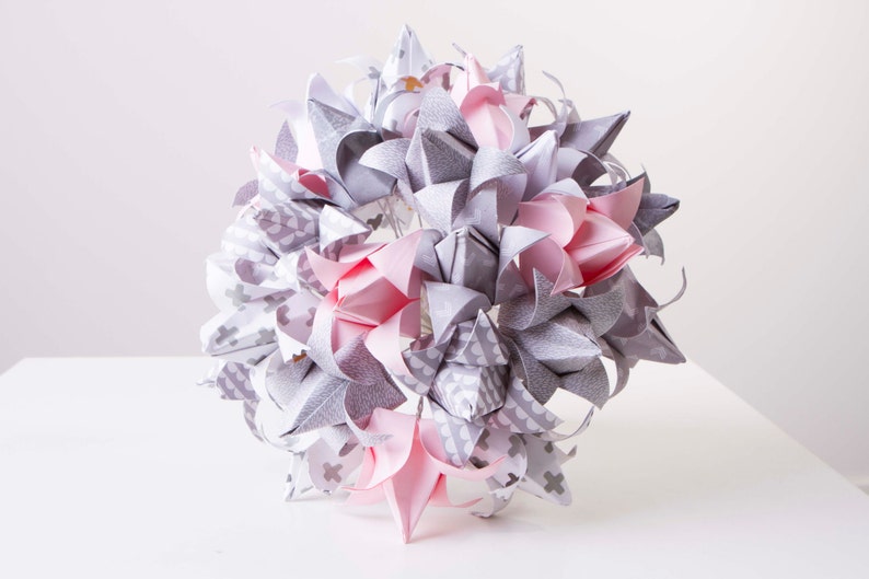 Ramo de flores de papel, tulipanes de origami rosas, grises y blancos, ramo de origami, ramo de boda, ramo de boda alternativo imagen 1