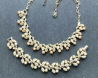 Jewelcraft pearl necklace and bracelet set, 1950's parure, vintage necklace and bracelet, vintage bridal set, cream enamel and pearls