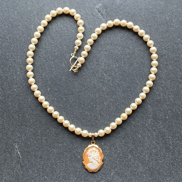 OOAK Vintage Perlen und Kamee Halskette, Braut Perlen, Perlenkette, Vintage Braut, gerolltes Gold Kamee und Perle, Brautschmuck,