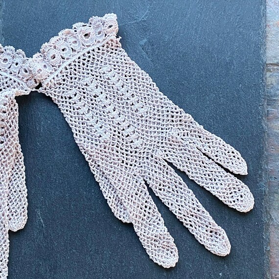 Vintage pinky beige crochet gloves, vintage croch… - image 2