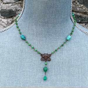 Collier recyclé, collier fait main, collier vintage recyclé, perles de verre vertes, bronze antique, vert, art nouveau, tourtereaux image 7