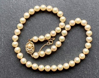 MAJORICA PEARLS single strand necklace with pretty clasp, Spanish Perlas pearl necklace, vintage bridal,