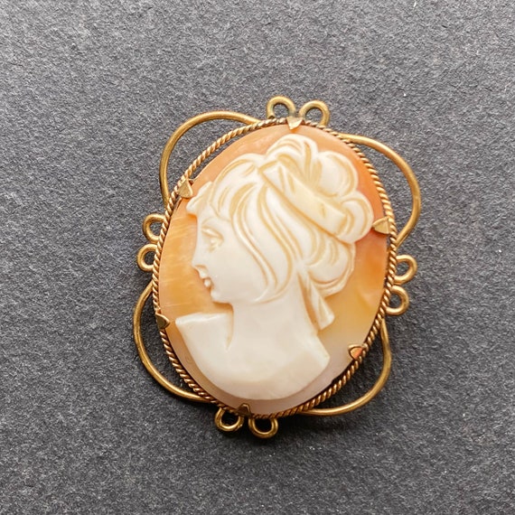 CLEWCO rolled gold and shell cameo brooch in box,… - image 2