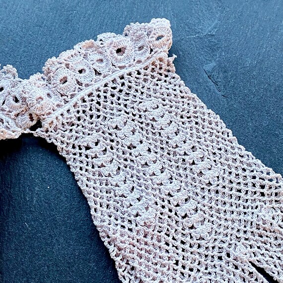 Vintage pinky beige crochet gloves, vintage croch… - image 5