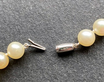 CIRO Classic Glass Pearl Necklace With Silver Clasp in Box