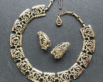 JEWELCRAFT set ketting en oorbellen met scroll-ontwerp, parure uit de jaren 60, gouden halsketting