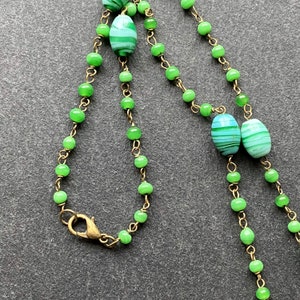 Collier recyclé, collier fait main, collier vintage recyclé, perles de verre vertes, bronze antique, vert, art nouveau, tourtereaux image 6