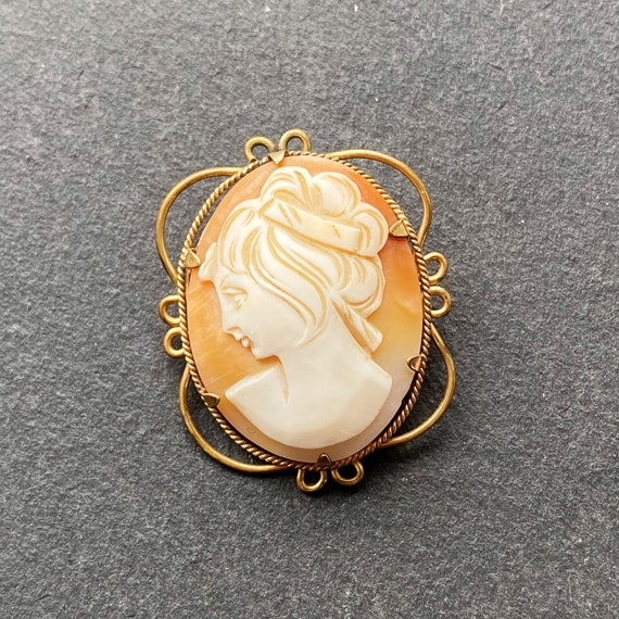 CLEWCO rolled gold and shell cameo brooch in box,… - image 3