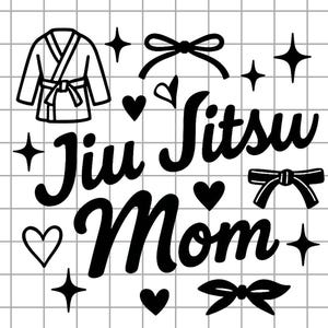 Może przedstawiać: Czarno-biała grafika z napisem "Jiu Jitsu Mom" pogrubioną, stylizowaną czcionką. Projekt zawiera judogi, serca, kokardy i rozbłyski gwiazd. Tło to siatka.
