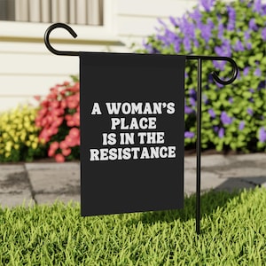 La place d'une femme est dans la résistance Drapeau de jardin anti-atout Drapeau de jardin politique Drapeau féministe de jardin Droits de la femmeDécoration d'intérieur