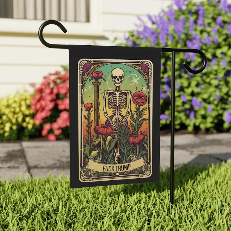 Bandeira de jardim Fuck Trump Witchy Tarot Bandeira política Resist Anti Trump Esqueleto Bandeira de jardim política Bandeira de quintal liberal Decoração externa imagem 1