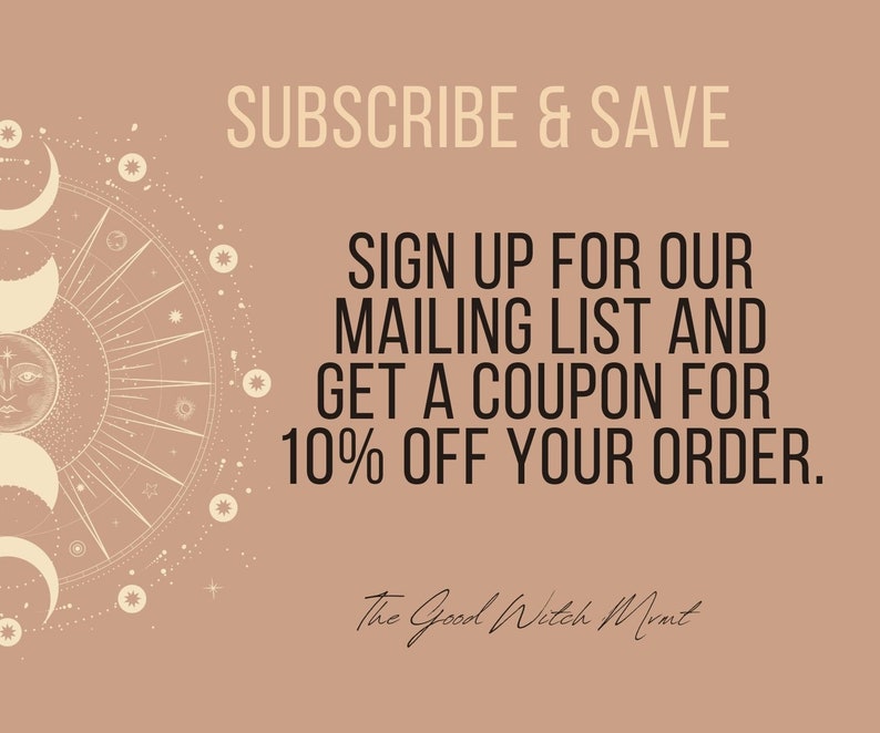 Op de afbeelding: Een bruine achtergrond met een afbeelding van een zon en maan met sterren. De tekst "SUBSCRIBE & SAVE" is wit. De tekst "SIGN UP FOR OUR MAILING LIST AND GET A COUPON FOR 10% OFF YOUR ORDER." is zwart. De tekst "The Good Witch Mont" is in zwarte cursieve letters.
