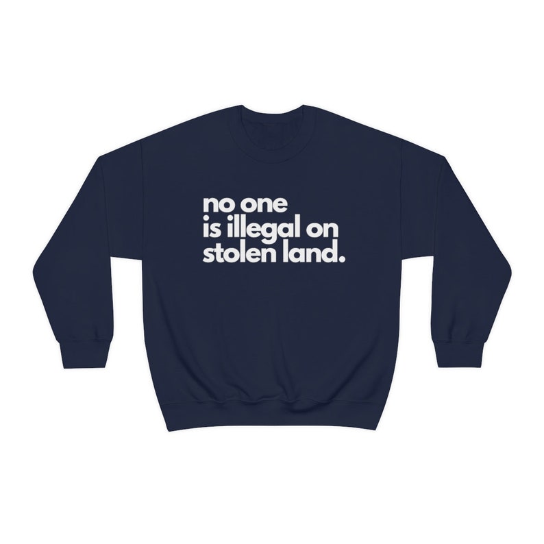 No One Is Illegal on Stolen Land Pullover, Schütze Einwanderer Shirt, Beschütze Träumer Menschenrechte Shirt Gleichheit Shirt, Soziale Gerechtigkeit Shirt Bild 6