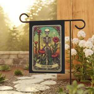 Bandeira de jardim Fuck Trump Witchy Tarot Bandeira política Resist Anti Trump Esqueleto Bandeira de jardim política Bandeira de quintal liberal Decoração externa imagem 5