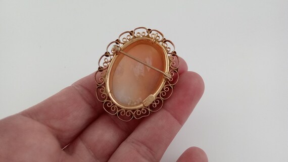 Vintage Carved Shell Cameo Brooch Pendant, Gold F… - image 10