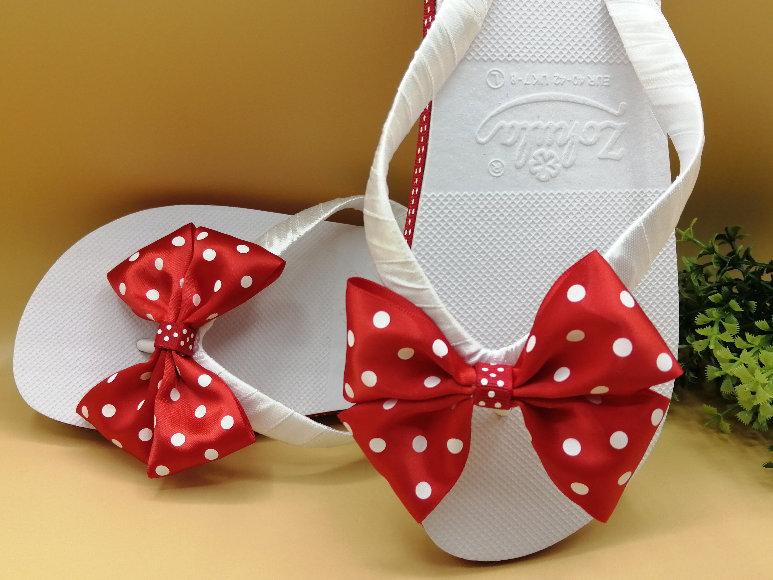 Womens minnie best sale mouse flip flops