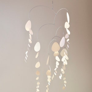 Kinetic Mobile #13 Eucalyptus Cream - Calm atmosphere
