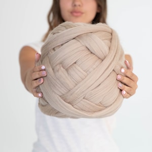 Chunky yarn for Arm Knitting Beige Giant knitting Bulky yarn merino wool yarn DIY Arm knit merino yarn 23 microns merino wool Thick yarn