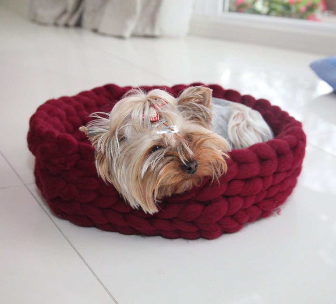 hanmade chunky dog or cat basket , lit de chat, pour animaux compagnie, chat nest, house, meubles chien chunky, crochet extrême, literie laine