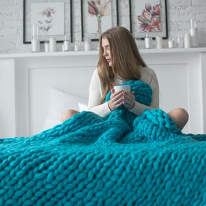 Chunky Knit Cozy Blanket in Turquoise color. 100% Wool handmade blanket, Knitted blanket, Chunky blanket, Knit Throw, super bulky blanket image 6