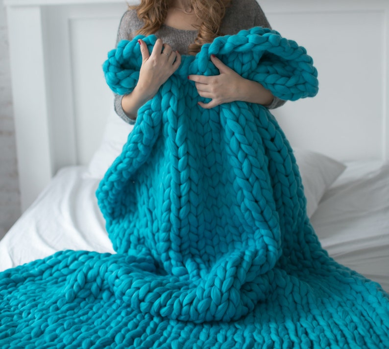 Chunky Knit Cozy Blanket in Turquoise color. 100% Wool handmade blanket, Knitted blanket, Chunky blanket, Knit Throw, super bulky blanket image 3