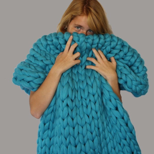 Coperta in lana merino lavorata a maglia grossa: coperta accogliente turchese, lavorata a mano