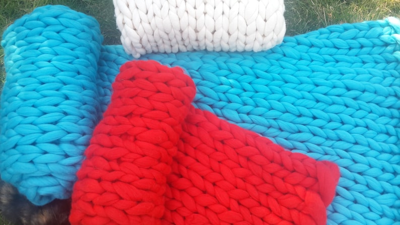 Chunky Knit Cozy Blanket in Turquoise color. 100% Wool handmade blanket, Knitted blanket, Chunky blanket, Knit Throw, super bulky blanket image 8
