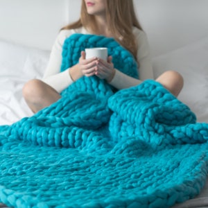 Chunky Knit Cozy Blanket in Turquoise color. 100% Wool handmade blanket, Knitted blanket, Chunky blanket, Knit Throw, super bulky blanket image 5