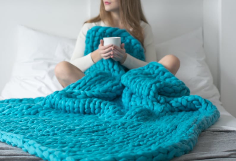 Chunky Knit Cozy Blanket in Turquoise color. 100% Wool handmade blanket, Knitted blanket, Chunky blanket, Knit Throw, super bulky blanket image 5