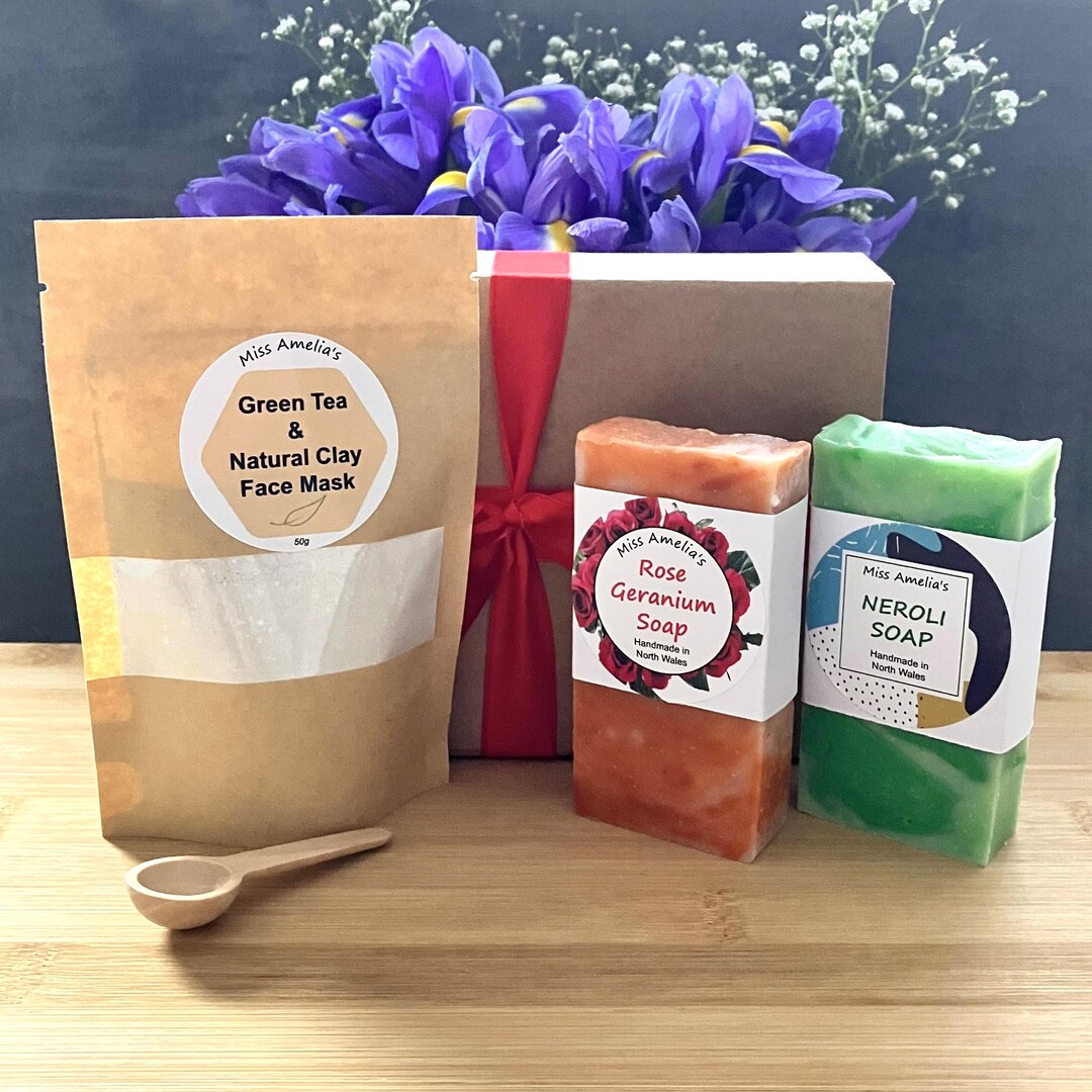 Pampering Gift Box / Spa Gift Set for Wife, Girlfriend, Mum / Clay Face
